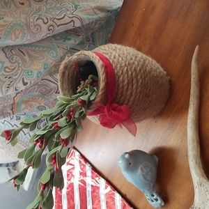 Vase with rope design